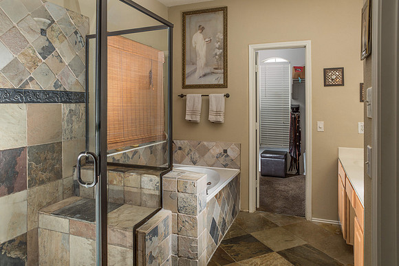 HickoryBendDrive_Master Bath View to Closet