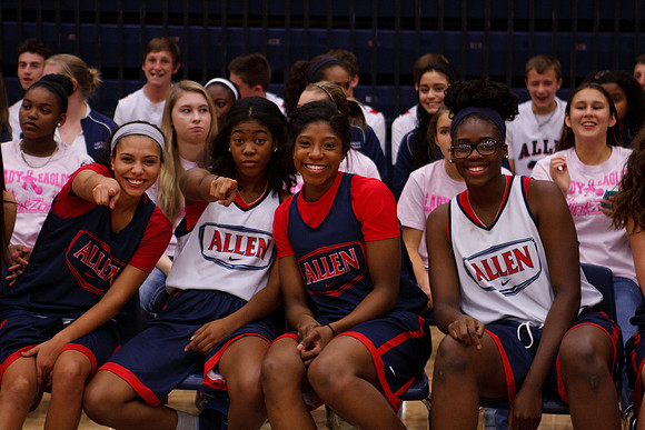 2013BasketballPepRally_0011